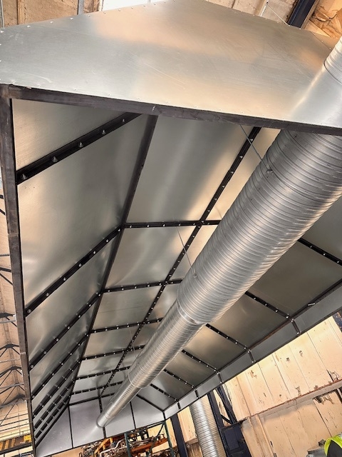 Extraction hood installation